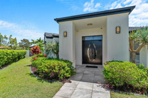 Burleigh Bliss Waterside Escape with Pool
